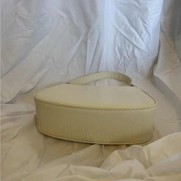 Abercrombie & Fitch Croc-Embossed Shoulder Bag in Cream - Picture 3 of 5